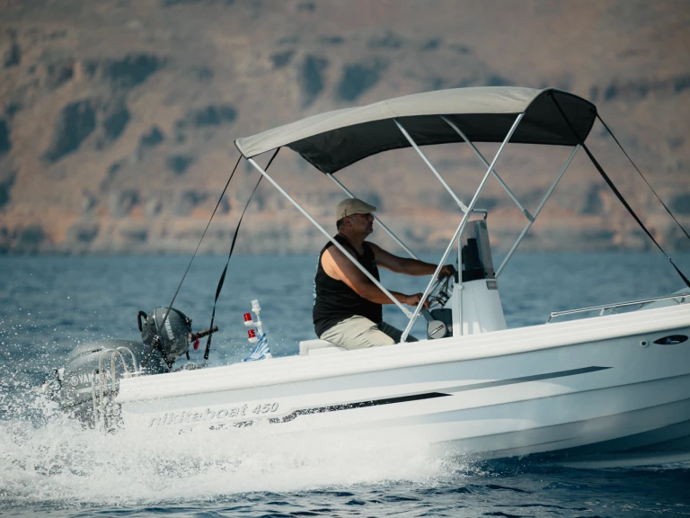 Noleggio barche Nikita Nikita 450 a Órmos Makry-Gialoú su Samboat