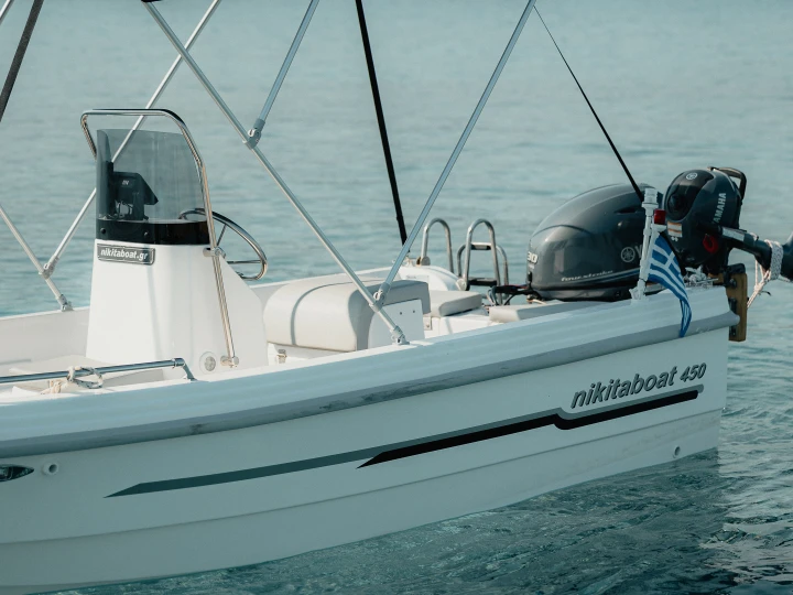 Noleggio Barca a motore Nikita con patente nautica