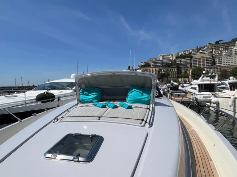 Noleggiare una Riva riva ego 68 a Napoli