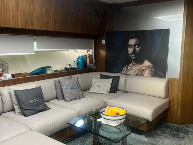 Yacht di lusso a noleggio a Napoli al miglior prezzo