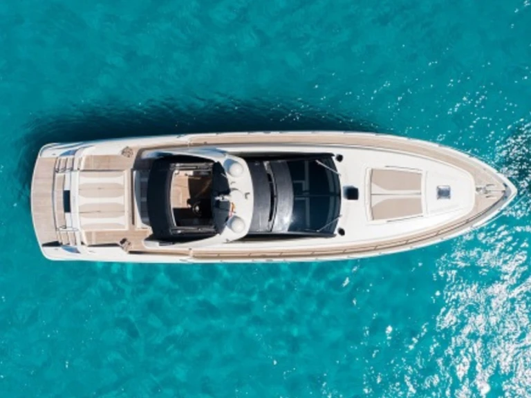 Noleggio Yacht di lusso Riva con patente nautica