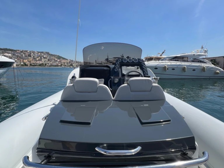 Noleggio Gommone a Napoli – Sacs Strider 11