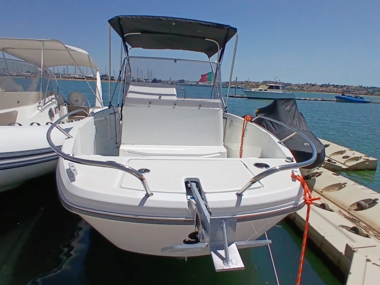Noleggio Barca a motore Bénéteau con patente nautica