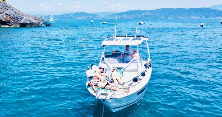 Noleggio Barca a motore Jeanneau con patente nautica