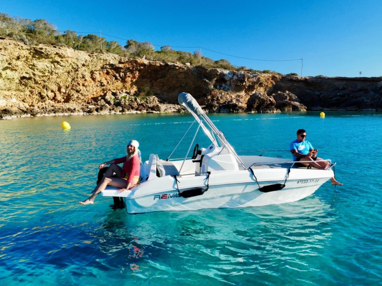 Noleggiare una Remus Remus 450 open a Sant Antoni de Portmany