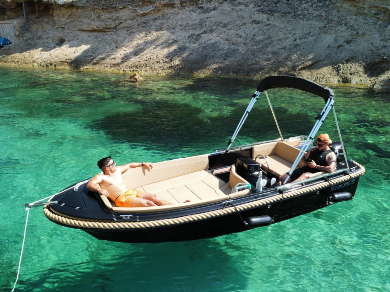 Noleggio Barca a motore Silent Yachts con patente nautica