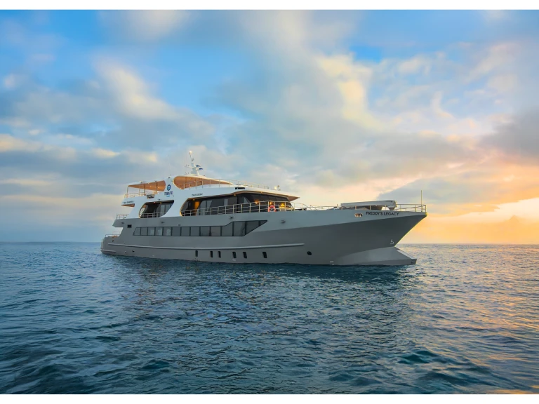 Noleggio barche  Luxury Motor Yacht - Tribute a Baltra Island su Samboat