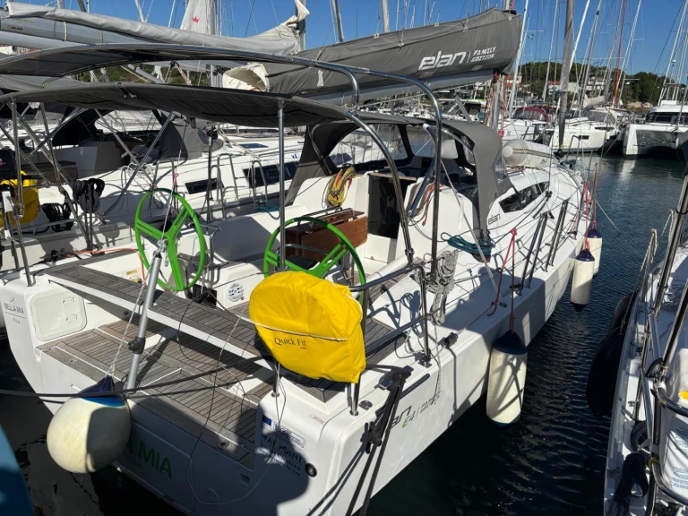 Noleggio Barca a vela a Pola – Elan E4