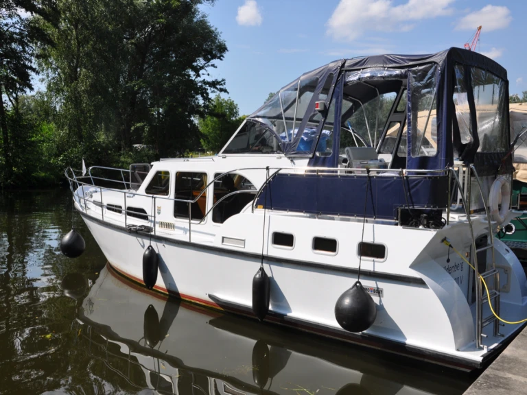 Noleggio Houseboat Pedro con patente nautica