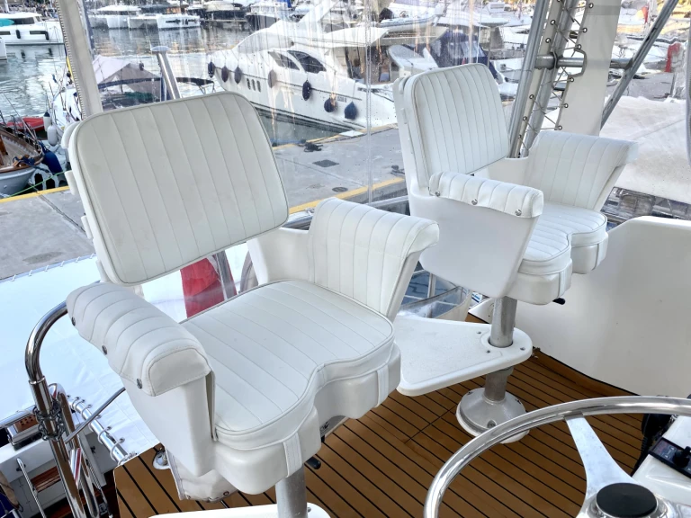 Noleggio a Monastiri Bay –  Hatteras 50 Convertible su SamBoat