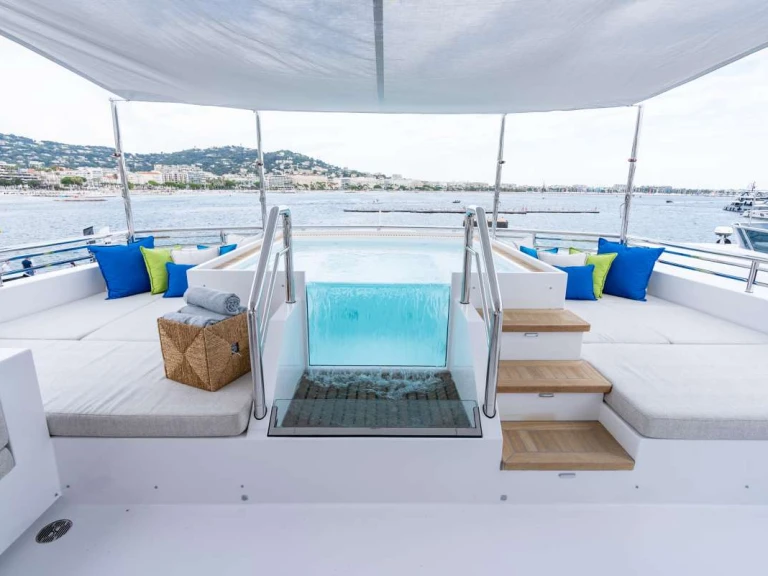 Noleggio Yacht di lusso Hargrave con patente nautica