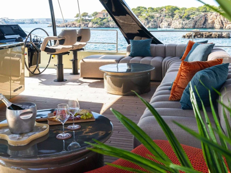 Yacht di lusso a noleggio a Napoli al miglior prezzo