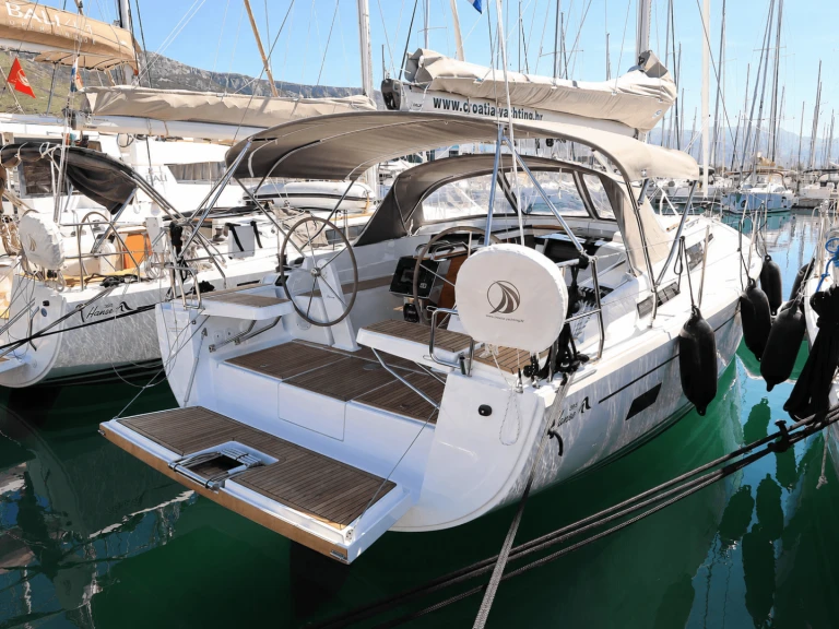 Noleggio barche Hanse Hanse 388 a Komolac su Samboat