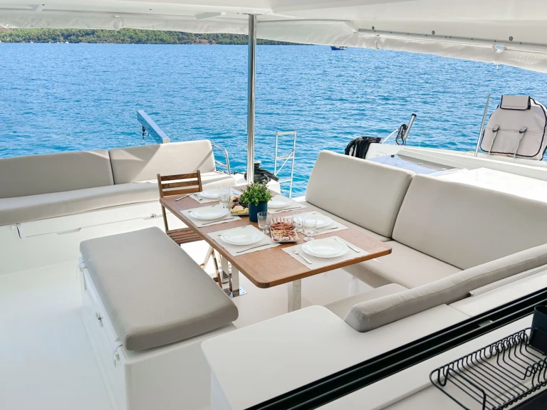 Noleggio Catamarano Fountaine Pajot con patente nautica