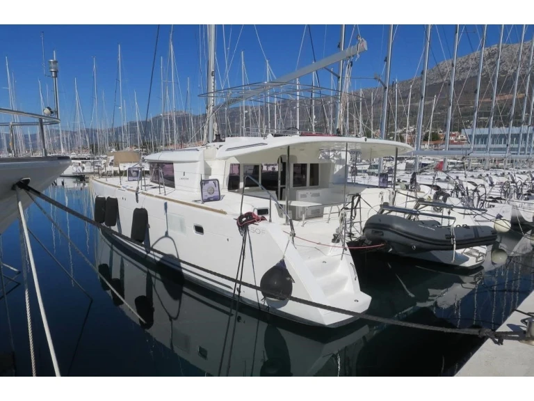 Noleggio Catamarano Lagoon con patente nautica