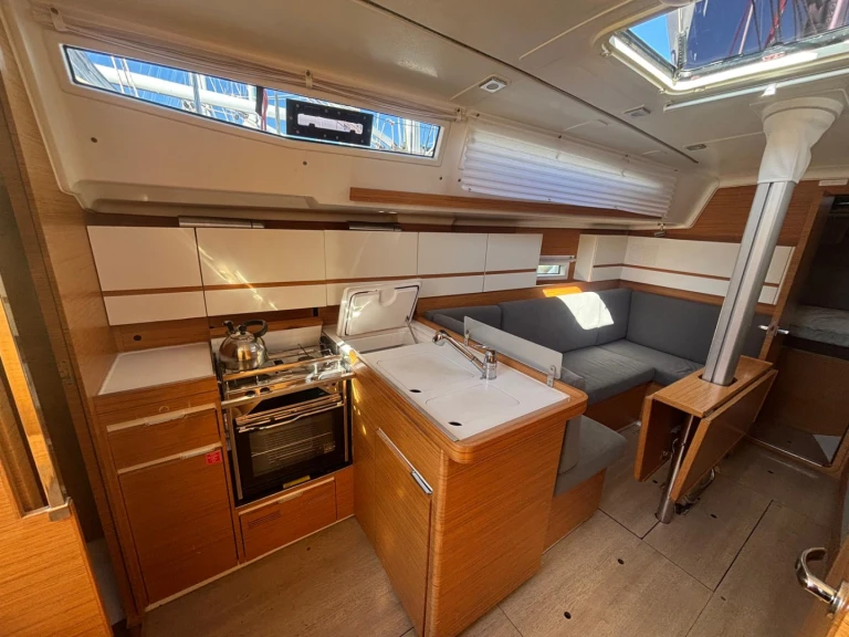 Noleggio Barca a vela Elan con patente nautica