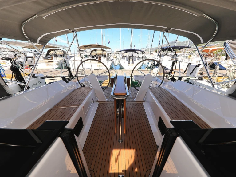 Noleggiare una Hanse Hanse 388 a Komolac
