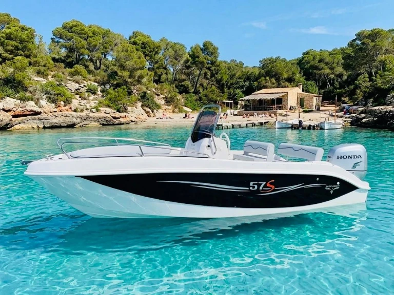 Noleggio Barca a motore Trimarchi con patente nautica