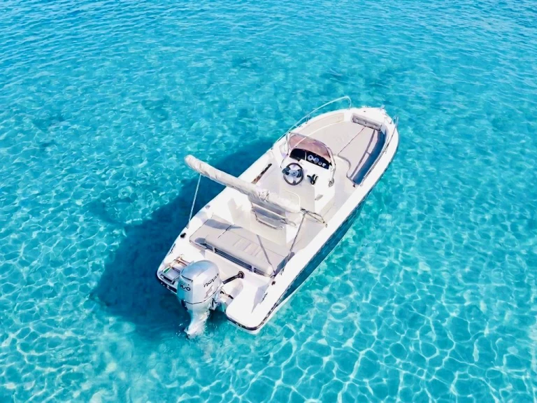 Barca a motore a noleggio a Cala d'Or al miglior prezzo