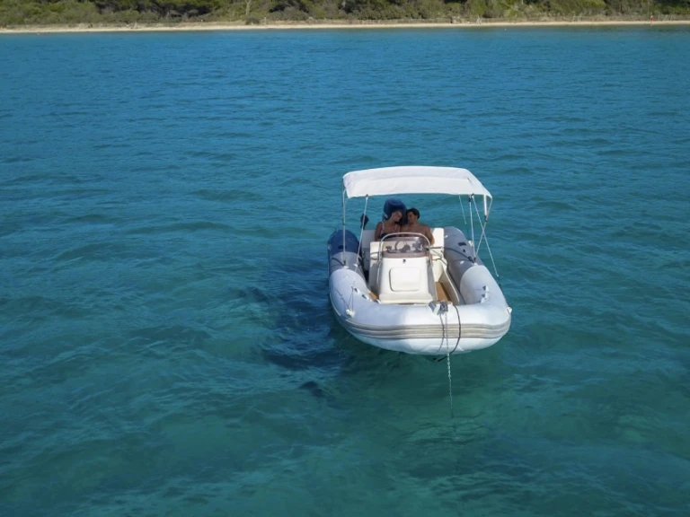 Noleggiare una Zodiac Medline 580 Limited Edition a Hyères