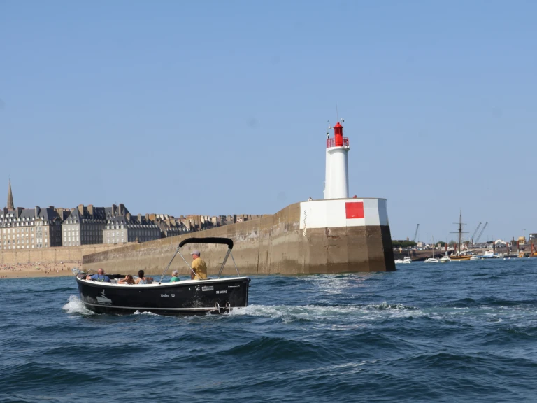 Noleggiare una Maxima 750 flying lounge a Dinard