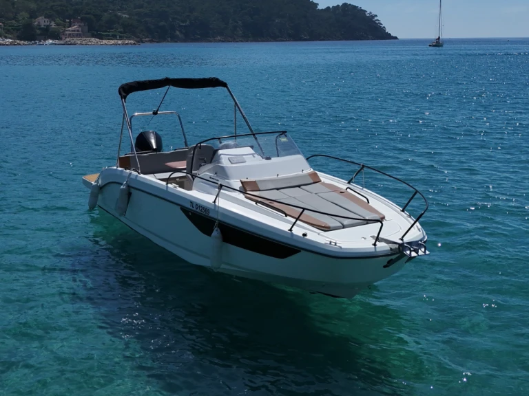 Noleggio Barca a motore a La Madrague – Bénéteau Flyer 8 SUNdeck