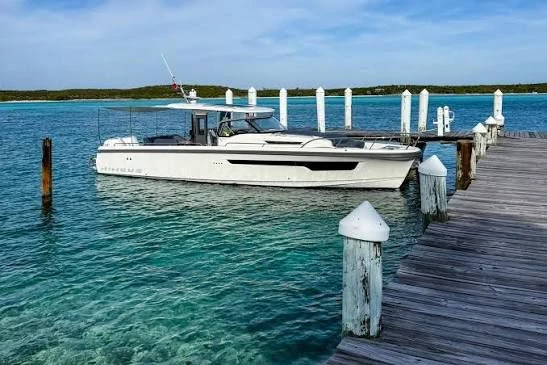 Noleggiare una Nimbus T11 a West Palm Beach