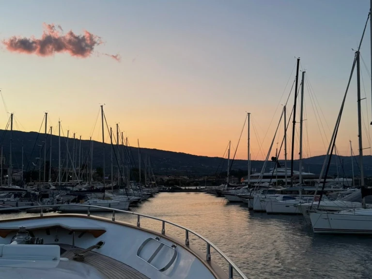 Noleggio Yacht di lusso Tecnomar con patente nautica