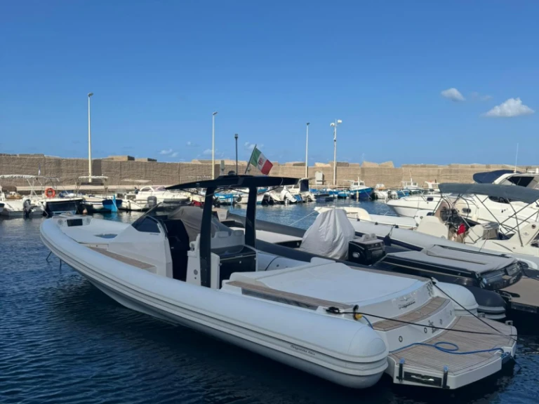 Noleggio barche Poltu Quatu economico MX 11 Coupé