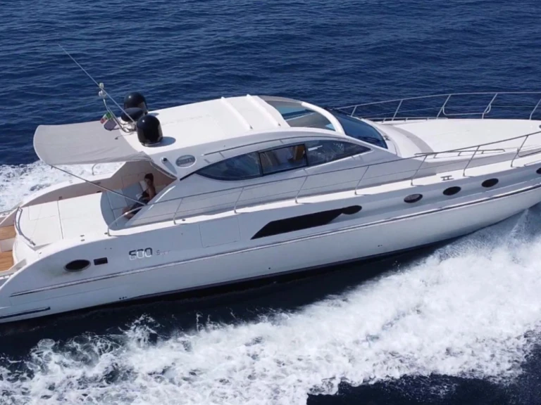 Yacht di lusso a noleggio a Salerno al miglior prezzo