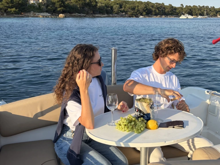 Noleggio Barca a motore con o senza skipper Jeanneau a Cannes