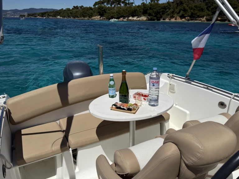 Noleggio barche Cannes economico CAP CAMARAT 6,5 CC Style