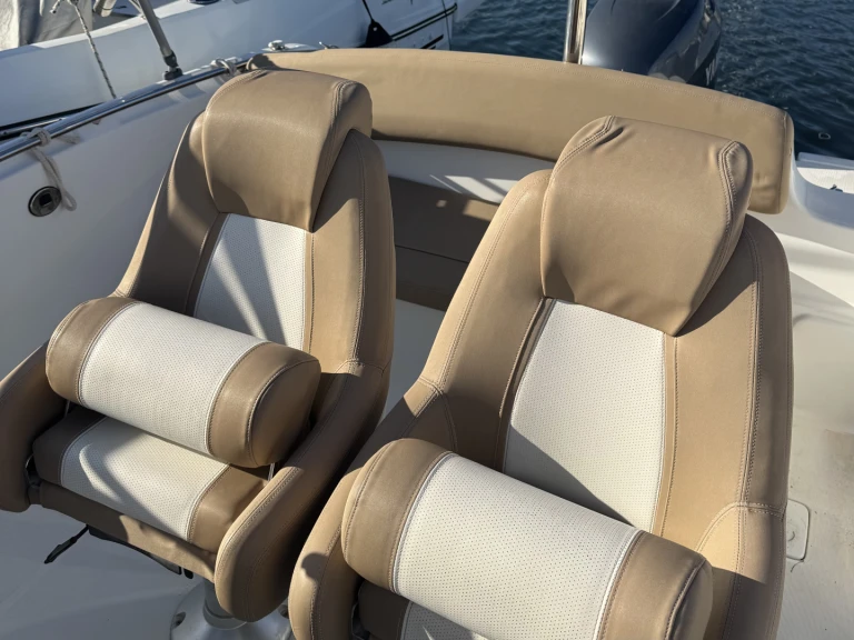Noleggio Barca a motore con o senza skipper Jeanneau a Cannes