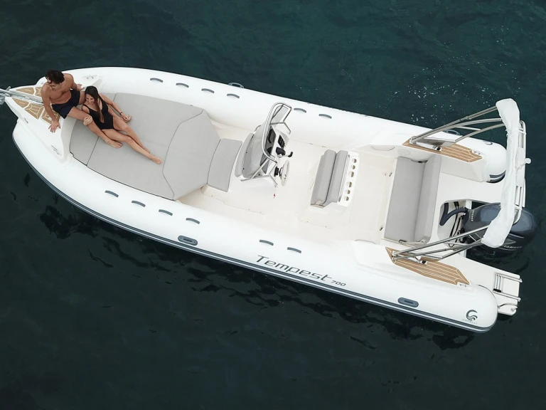 Noleggio a Le Lavandou – Capelli Tempest 700 Open su SamBoat