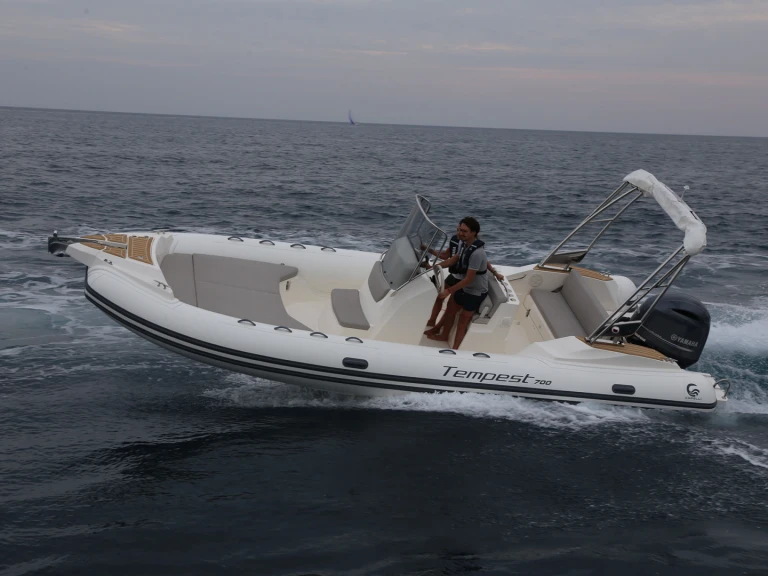 Noleggio barche Capelli Tempest 700 Open a Le Lavandou su Samboat