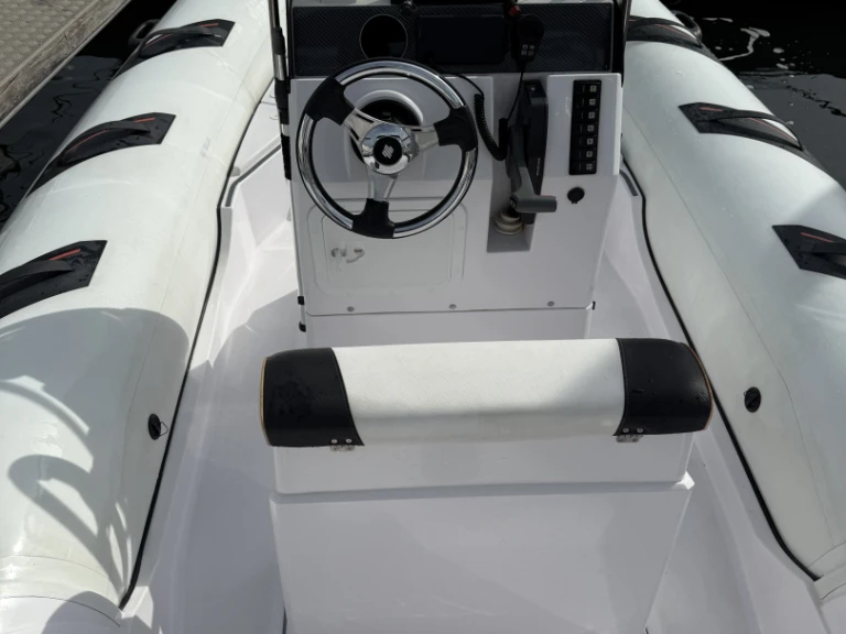 Gommone a noleggio a Francia al miglior prezzo