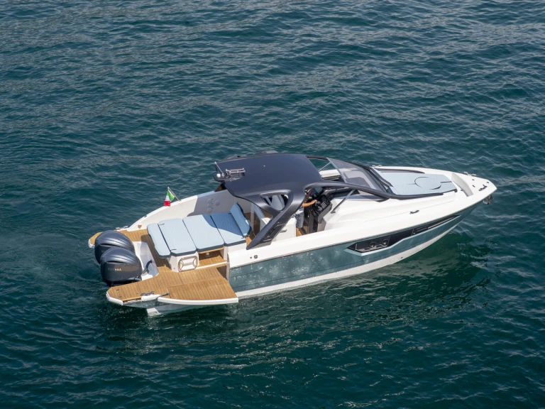 Noleggio Barca a motore con o senza skipper Airon a Salerno