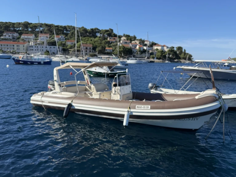 Noleggio Gommone a Lesina (Hvar) – Marco Twentythree power 