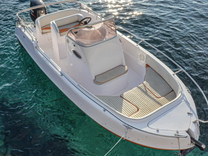 Noleggio barche Marino Aphordite 650 a Lesina (Hvar) su Samboat