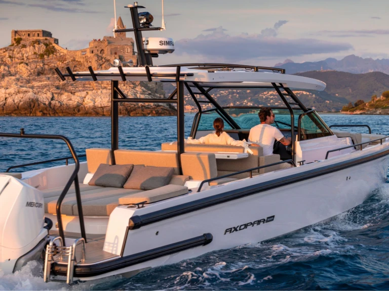 Noleggio Barca a motore Axopar con patente nautica