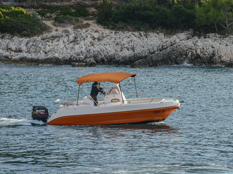 Noleggio barche Marino Aphordite 650 a Lesina (Hvar) su Samboat