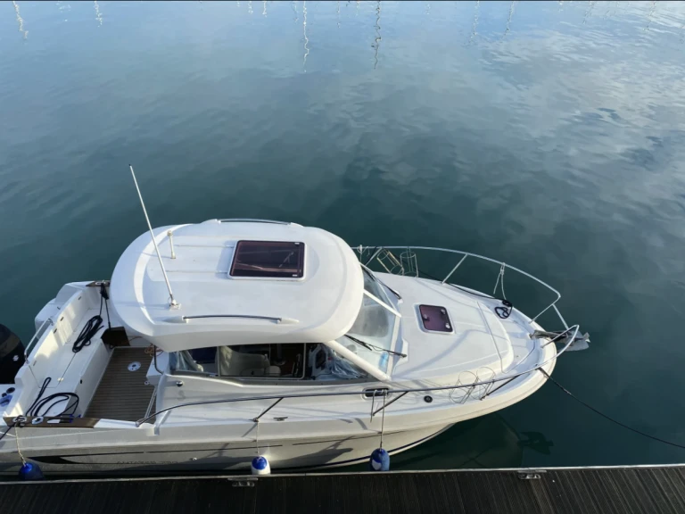 Noleggiare una Bénéteau Antares 750 HB a Dún Laoghaire-Rathdown