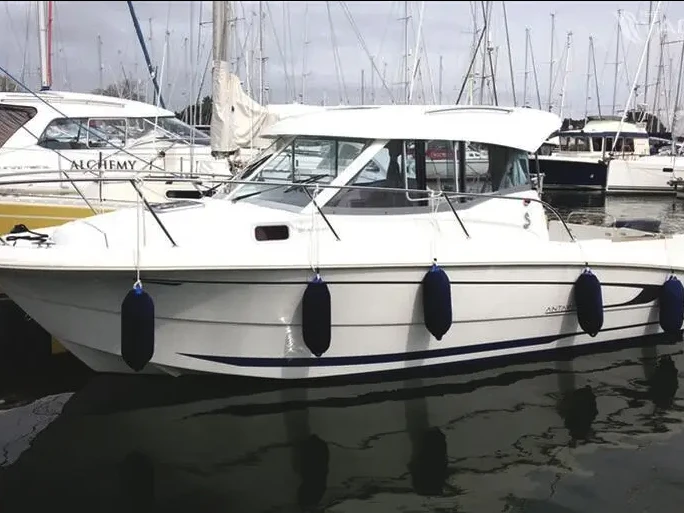 Noleggio Barca a motore Bénéteau con patente nautica