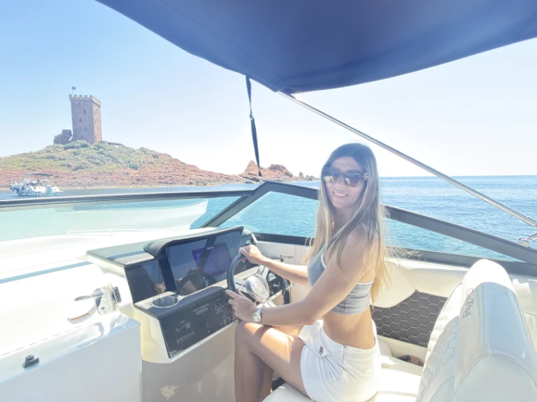 Sea Ray  250 sdx da affittare a  Port Fréjus