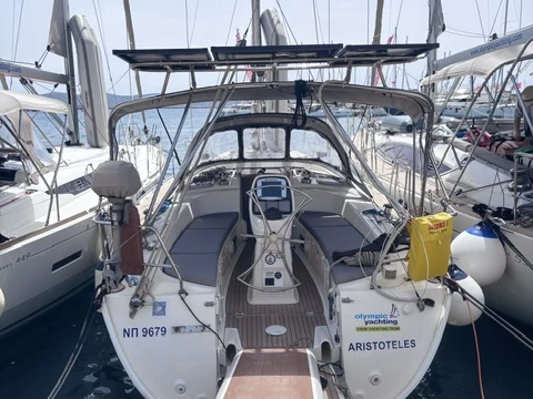 Noleggiare una Bavaria Bavaria 38 Cruiser a Lávrio