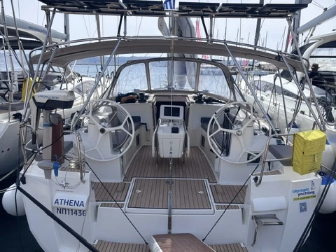 Noleggio Barca a vela Jeanneau con patente nautica