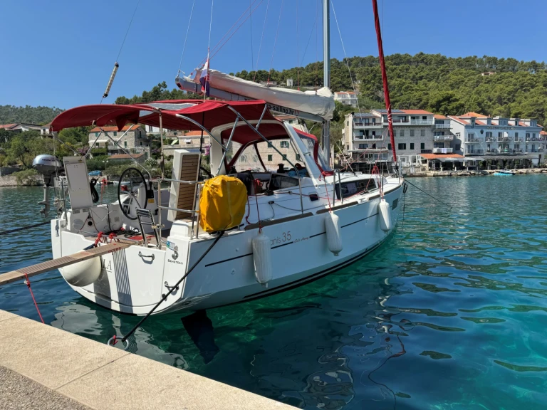 Bénéteau Oceanis 35 da affittare a  Spalato