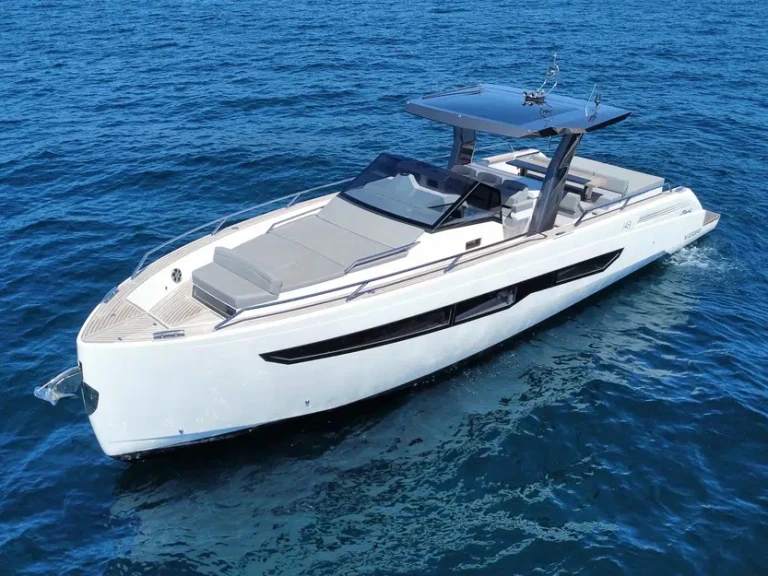 Noleggio Barca a motore con o senza skipper Fiart a Marine de Sant'Ambrogio