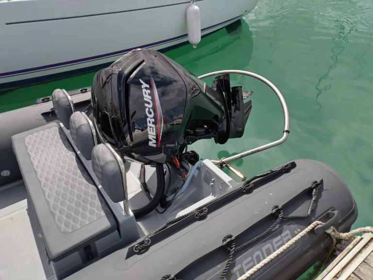 Noleggiare una  3D TENDER - PATROL 6 a Saint-Quay-Portrieux