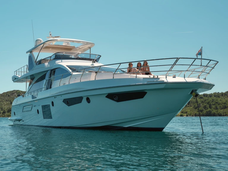 Noleggio barche Azimut Azimut 72 a Trogir su Samboat